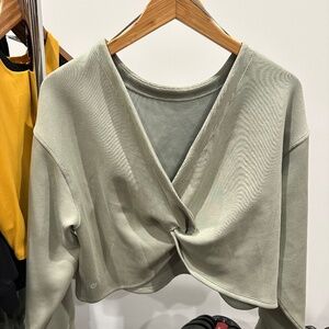 lululemon crop twisted top